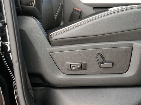 Used 2019 RAM 3500 Laramie image 29