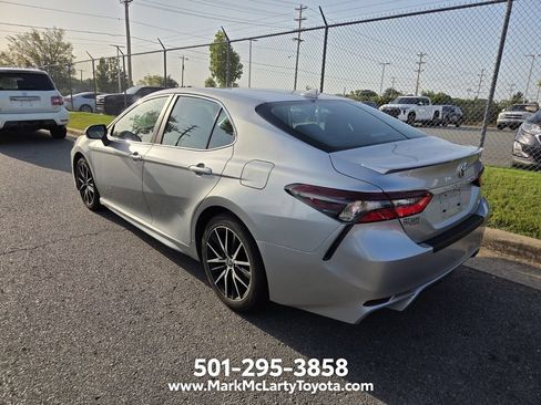Used 2022 Toyota Camry SE FWD image 6