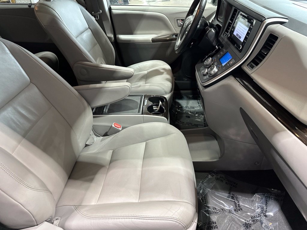 Used 2020 Toyota Sienna XLE w/ Protection Package FWD image 18