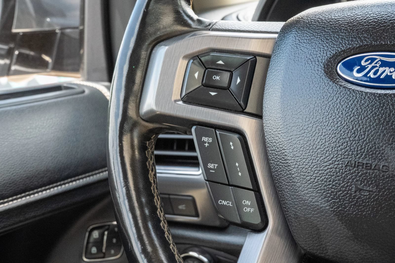 Used 2018 Ford Expedition Max Platinum AWD/4WD image 22
