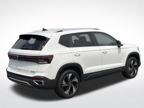 Used 2025 Volkswagen Taos SE AWD/4WD image 5