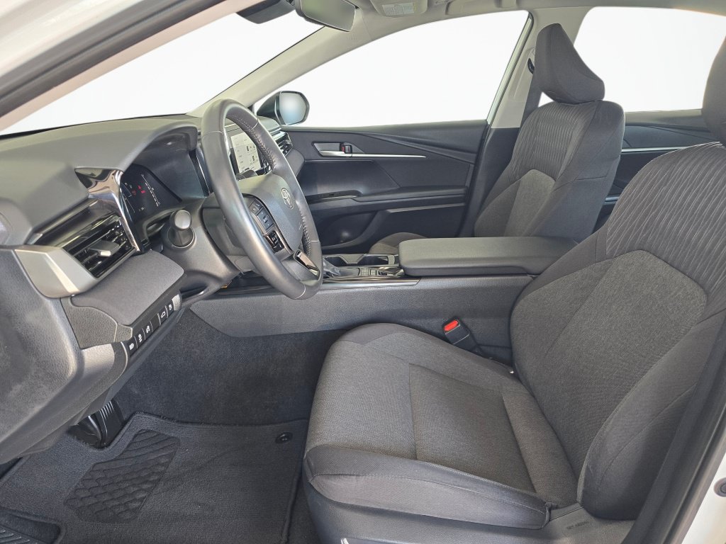 Used 2025 Toyota Camry LE w/ Convenience Package FWD image 17