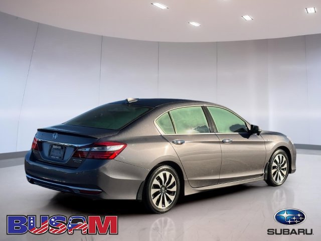 Used 2017 Honda Accord Touring image 4