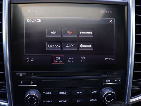 Used 2018 Porsche Cayenne Platinum Edition image 27