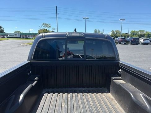 Used 2022 Toyota Tacoma SR w/ SR Convenience Package RWD image 10