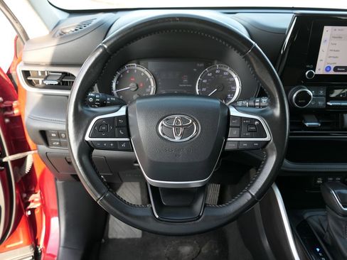 Used 2023 Toyota Highlander XSE image 17