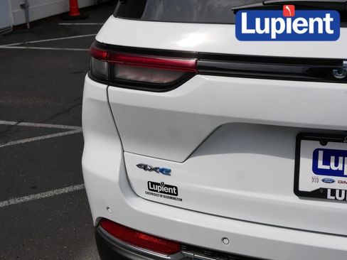 Used 2022 Jeep Grand Cherokee Limited 4xe w/ Luxury Tech Group II AWD/4WD image 5