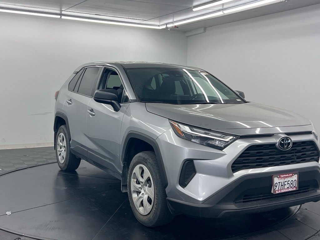 Used 2025 Toyota RAV4 LE AWD/4WD image 4