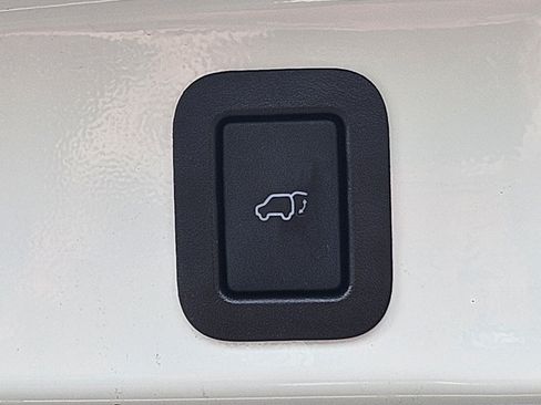 Certified 2019 Toyota Highlander XLE FWD image 30