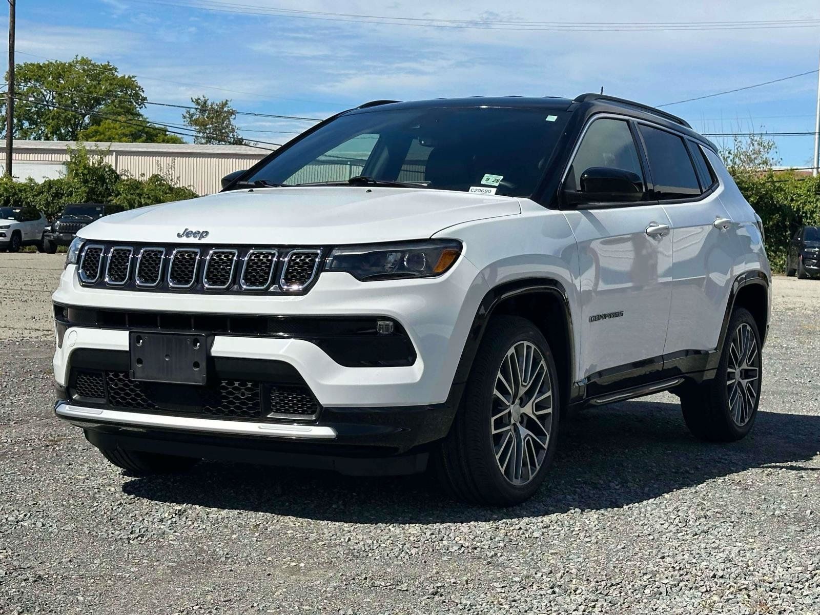 Used 2023 Jeep Compass Limited w/ Elite Group AWD/4WD image 2