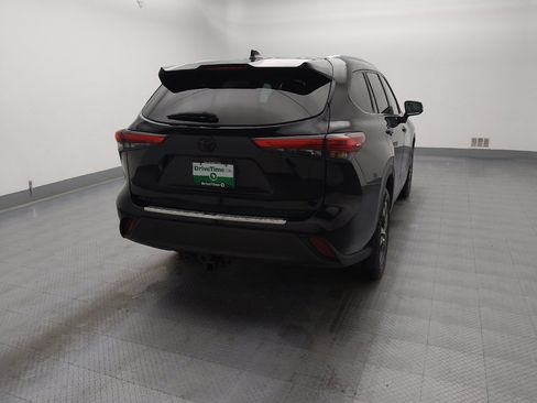 Used 2020 Toyota Highlander XLE image 7