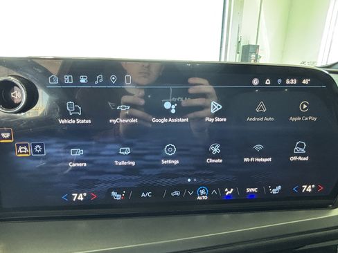 Used 2025 Chevrolet Traverse LT w/ Sun and Wheel Package image 14