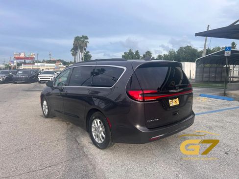Used 2022 Chrysler Pacifica Touring-L FWD image 7
