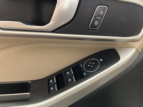 Used 2024 Ford Explorer XLT w/ Equipment Group 202A RWD image 28