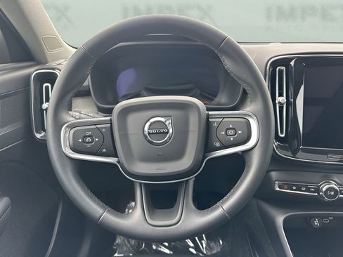 Used 2025 Volvo XC40 B5 Plus image 15