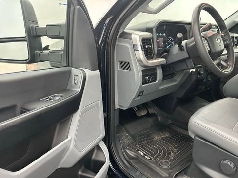 Used 2025 Ford F250 XL w/ XL Chrome Package image 25