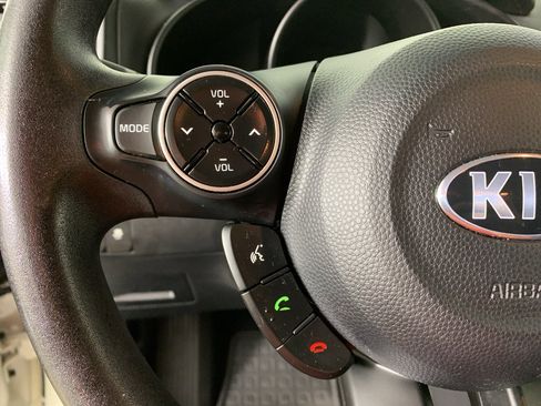Used 2016 Kia Soul + image 18