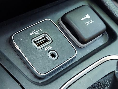 Certified 2019 Jeep Cherokee High Altitude image 24