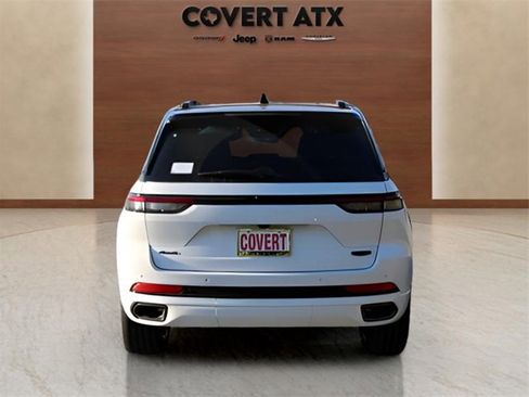 New 2025 Jeep Grand Cherokee Summit image 4