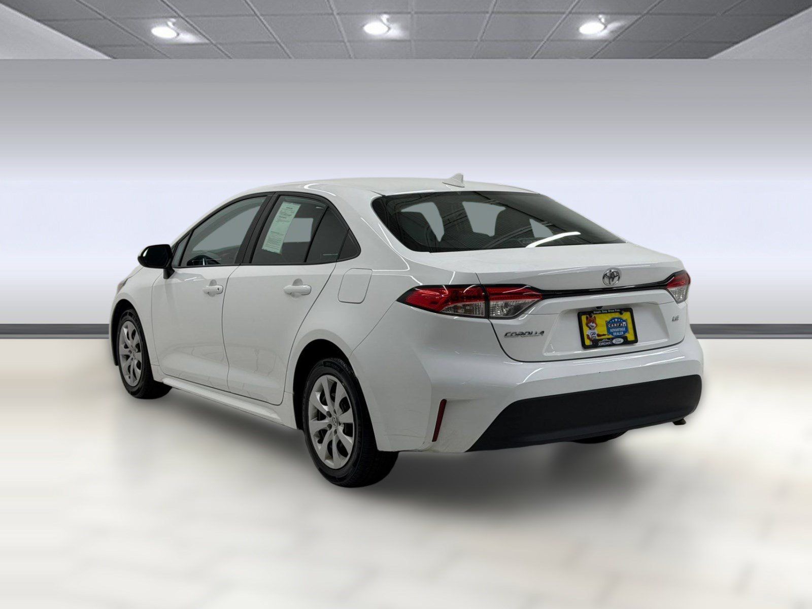 Used 2024 Toyota Corolla LE FWD image 2