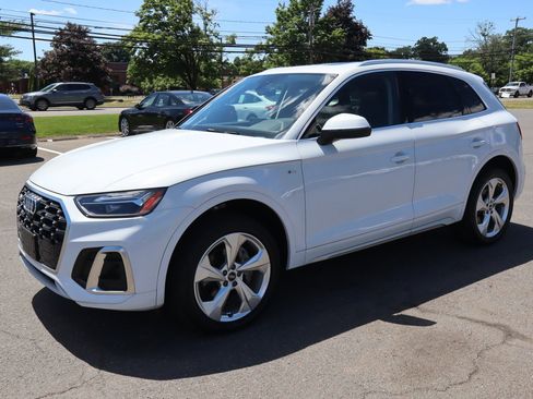Used 2023 Audi Q5 2.0T Premium Plus w/ Premium Plus Package AWD/4WD image 2