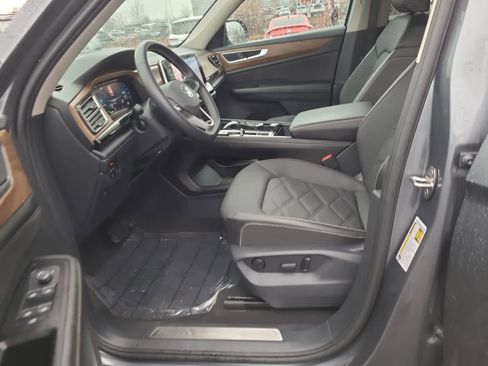 Used 2024 Volkswagen Atlas SE image 19