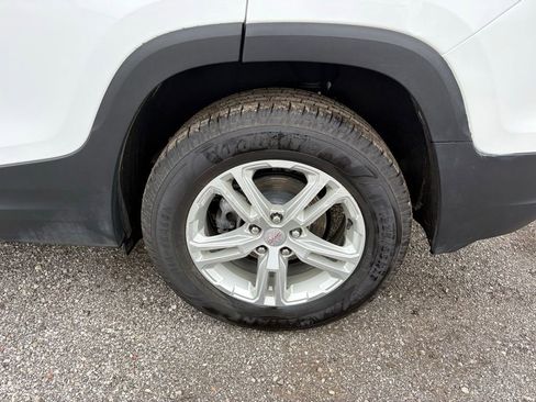 Used 2024 GMC Terrain SLE image 20