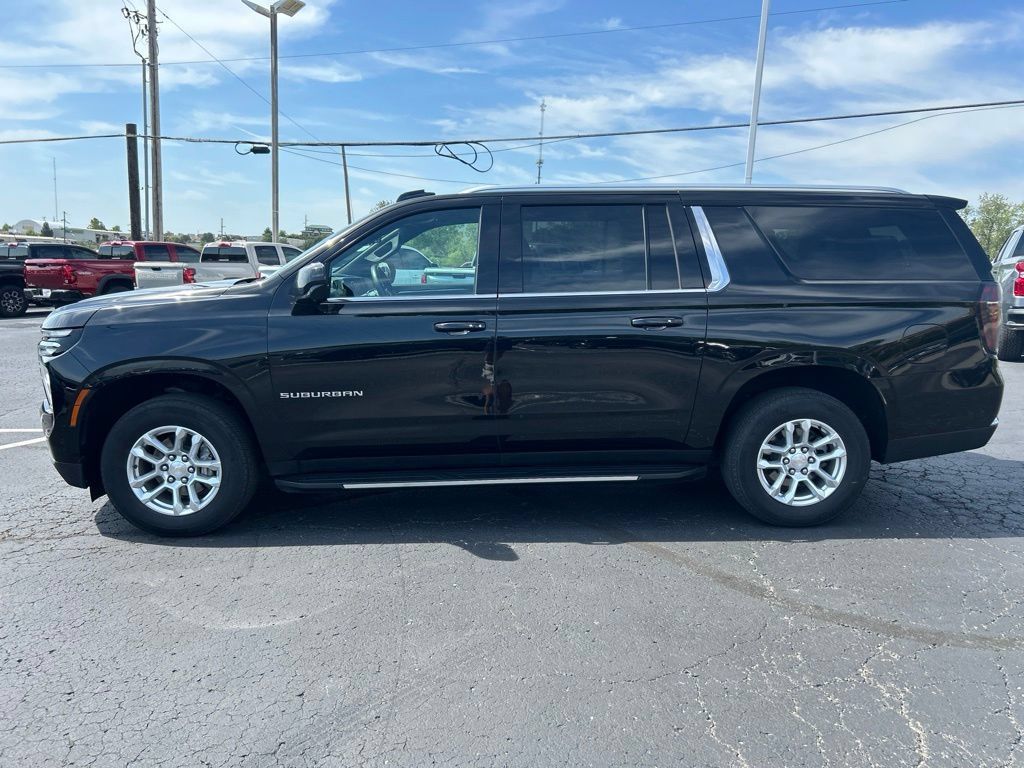 Used 2025 Chevrolet Suburban LT AWD/4WD image 8