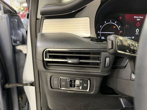 Used 2022 Lincoln Corsair FWD w/ Rear Removable Package Tray image 20