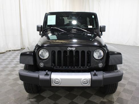 Used 2015 Jeep Wrangler Unlimited Sahara w/ Connectivity Group image 32