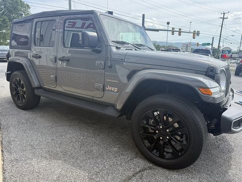 Used 2023 Jeep Wrangler Unlimited Sahara AWD/4WD image 4