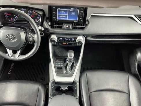 Used 2020 Toyota RAV4 XLE Premium image 9