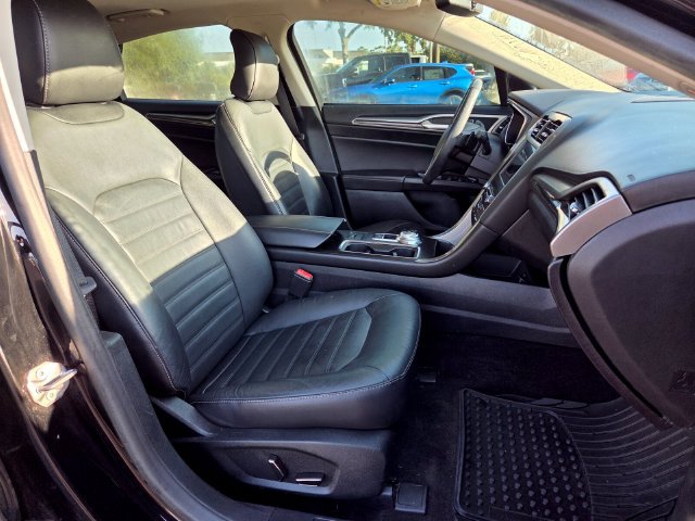Used 2018 Ford Fusion SE w/ Fusion SE Technology Package FWD image 15