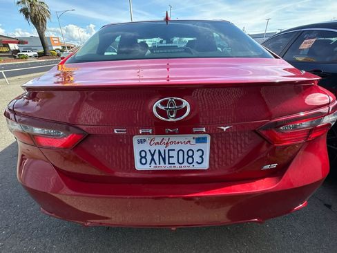 Used 2022 Toyota Camry SE image 5
