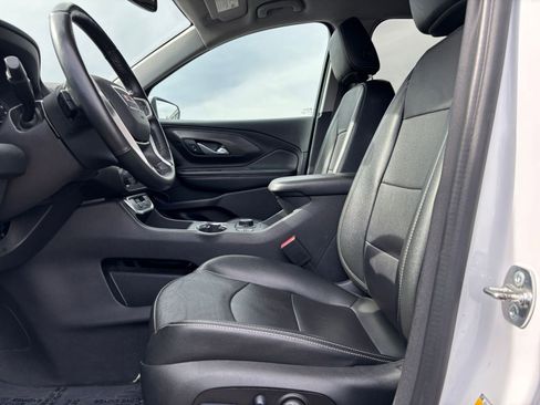 Used 2024 GMC Terrain SLT image 29