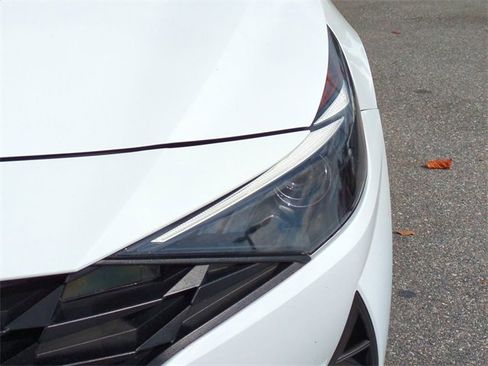 Certified 2023 Hyundai Elantra Blue image 10