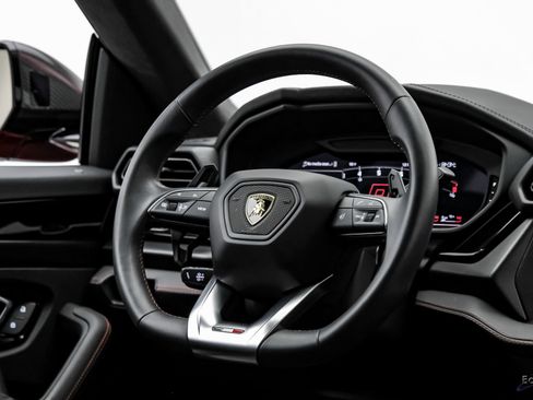 Used 2025 Lamborghini Urus SE AWD/4WD image 60
