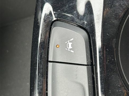 Used 2025 Chevrolet Trax LT image 25