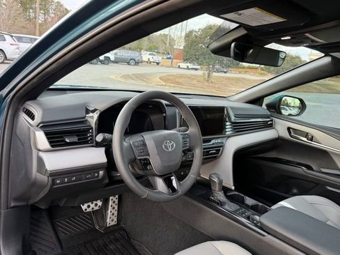 Used 2025 Toyota Camry SE w/ Convenience Package image 16