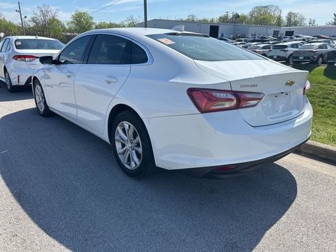 Used 2019 Chevrolet Malibu LT w/ Leather Package FWD image 4