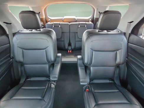 Used 2023 Ford Explorer XLT w/ Equipment Group 202A AWD/4WD image 19