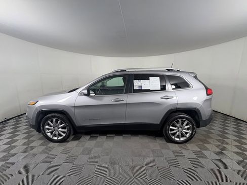 Used 2018 Jeep Cherokee Limited w/ Luxury Group image 4