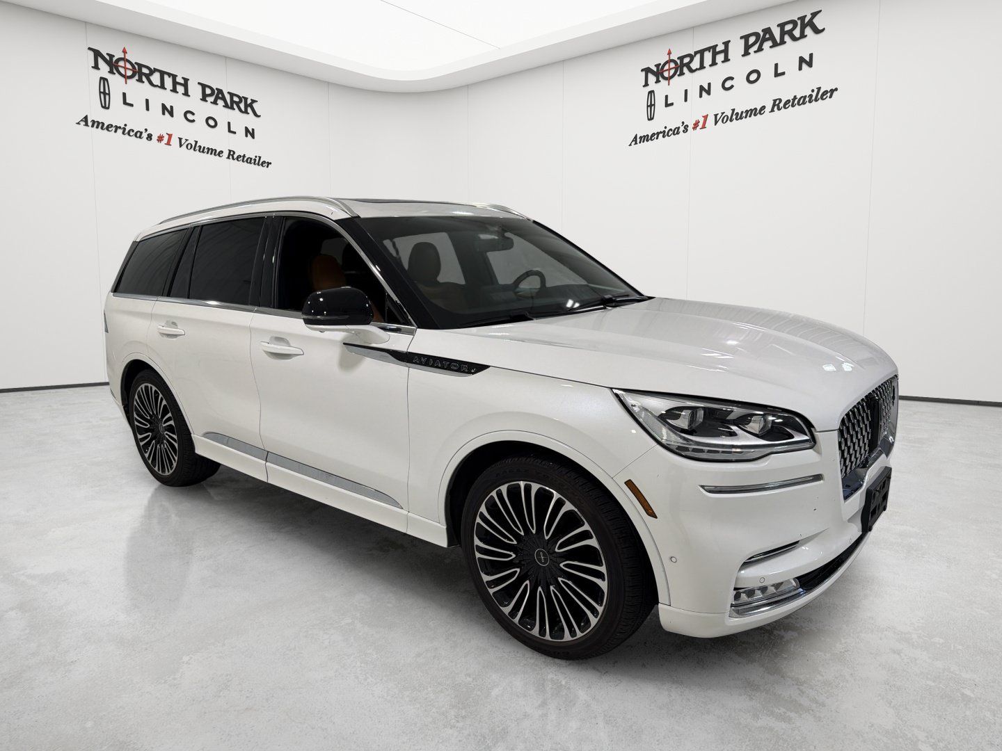 Used 2023 Lincoln Aviator Black Label w/ Dynamic Handling Package AWD/4WD image 7