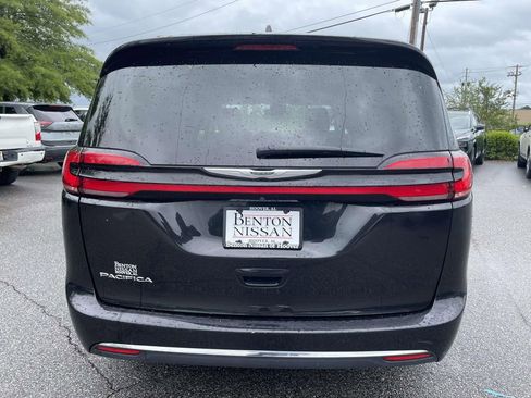Used 2022 Chrysler Pacifica Touring-L FWD image 4