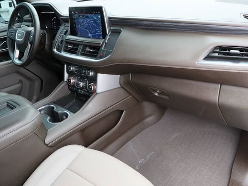 Certified 2024 GMC Yukon XL SLT w/ SLT Premium Package image 35