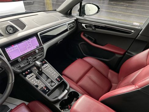 Certified 2023 Porsche Macan S w/ Premium Package Plus image 30