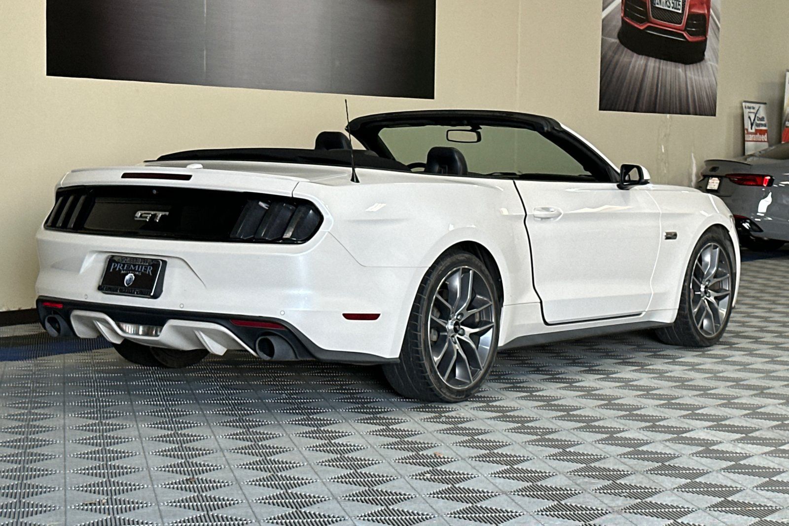 Used 2017 Ford Mustang GT Premium w/ Equipment Group 401A RWD image 4