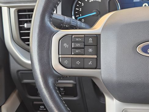 Used 2023 Ford Expedition XLT image 24