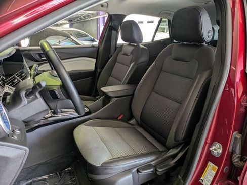 Used 2025 Chevrolet Trax LT w/ LT Convenience Package FWD image 23