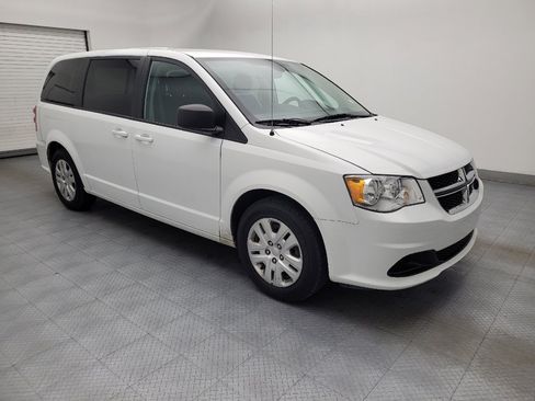 Used 2018 Dodge Grand Caravan SE w/ UConnect Hands-Free Group FWD image 11